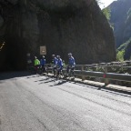 Tunnel - rechts die aufgelassene Straße
