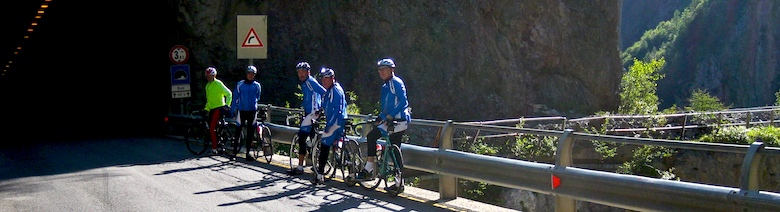 Alpinradler, Rennrad Tour Friaul Karnien Karnische Alpen  Abfahrt Tunnel nach Sauris / Zahre