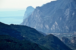 Blick vom Bondone zum Gardasee